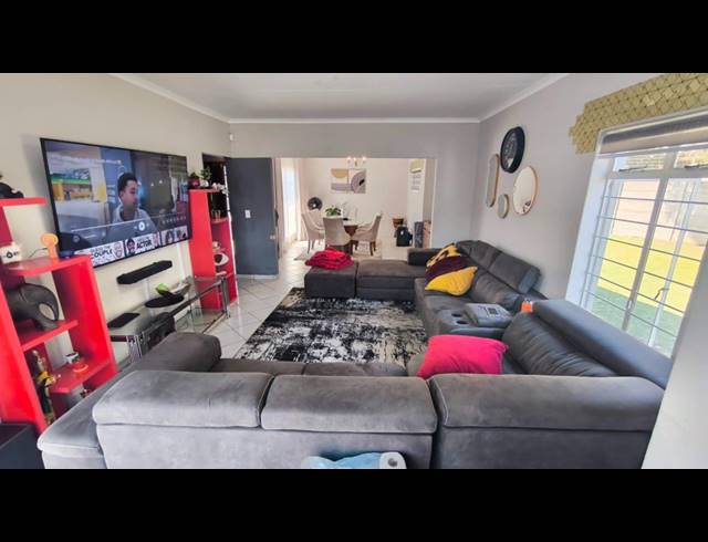 3 BEDROOM HOUSE FOR SALE IN BRACKENHURST